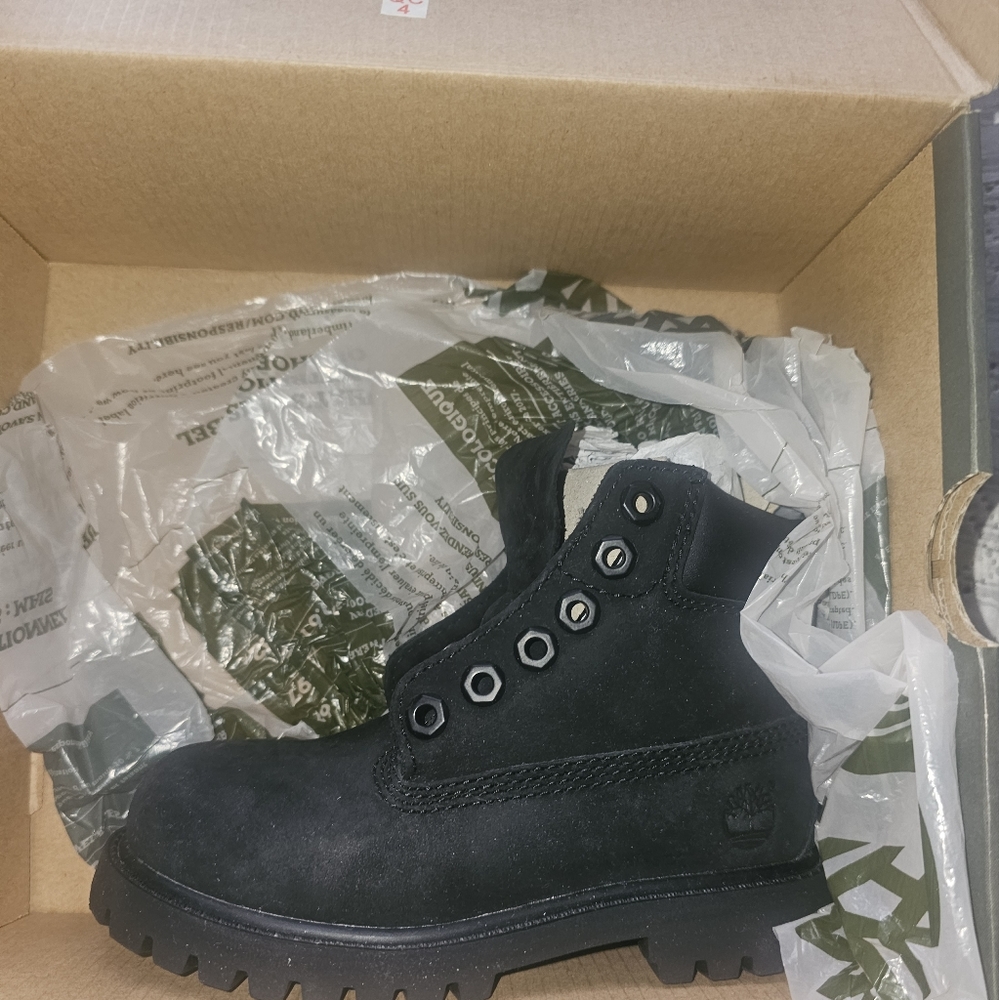 Boots - Picture 2 of 5